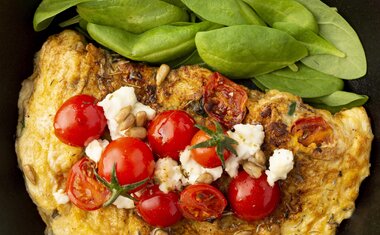 Omelete com frango e ricota é receita fácil, prática e deliciosa; veja o o a o!