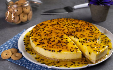 Receita de torta mousse de maracujá é ótima opção de sobremesa; veja o o a o!