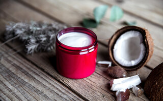 LOLA COSMETICS