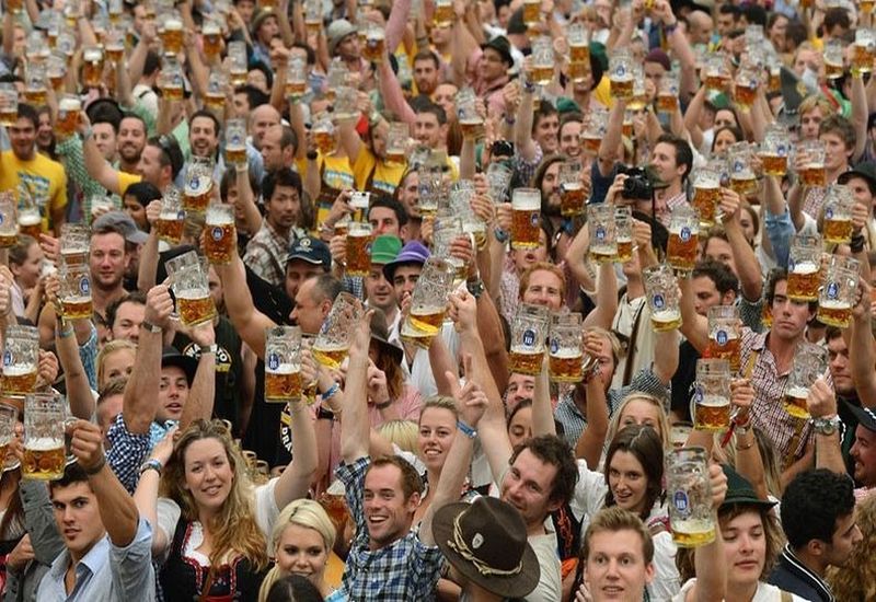 Noite: Oktoberfest de São Paulo terá transporte gratuito