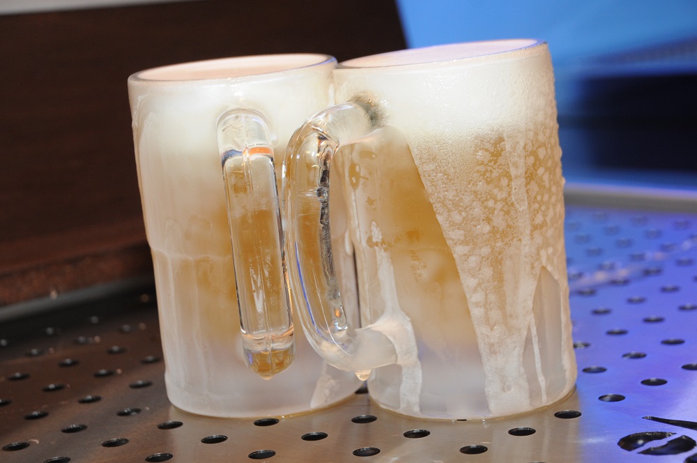 Imagem de destaque para Em comemoração ao Dia do Amigo, Outback oferece chopp de graça aos clientes